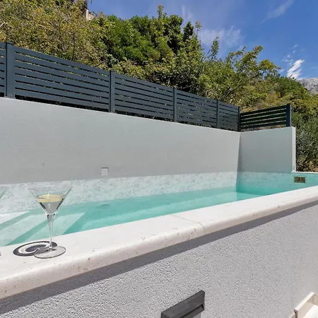 1 Villa *