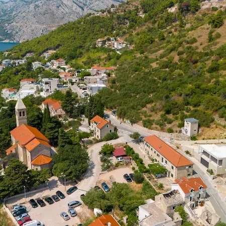 1 Villa Brela