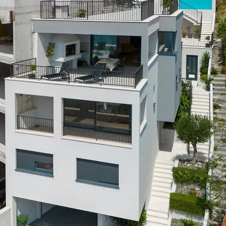 1 Villa *